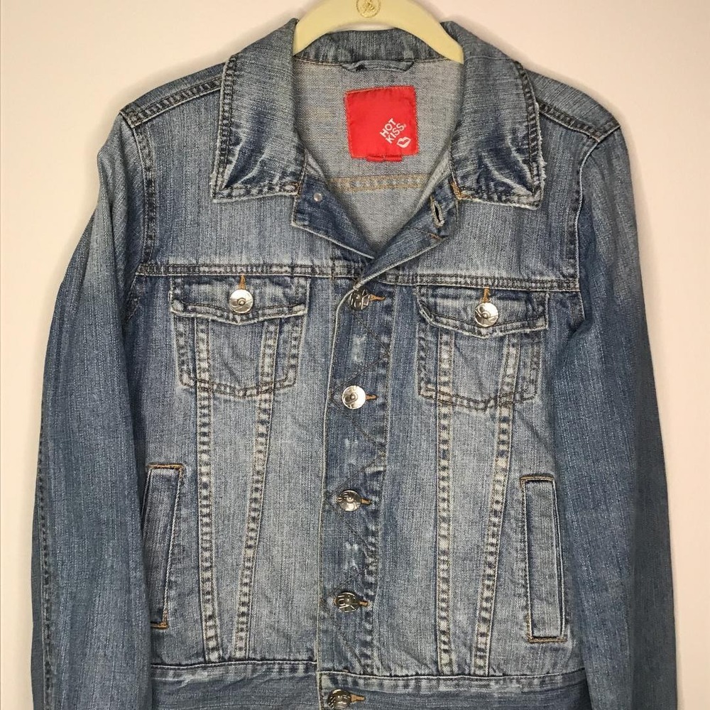 Hot Kiss Womens Medium Wash Denim Trucker Jacket Y2K Coastal Cowgirl Grunge Boho
